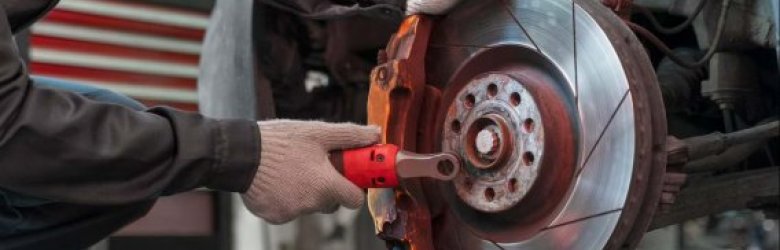 En este post te explicaremos cómo funciona el sistema de frenos de un vehículo y cómo llevar a cabo un mantenimiento preventivo para evitar sustos en la carretera.