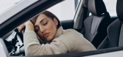 En este post te contaremos cómo la falta de sueño afecta a la capacidad de conducir de manera segura y qué hacer para remediarlo. 